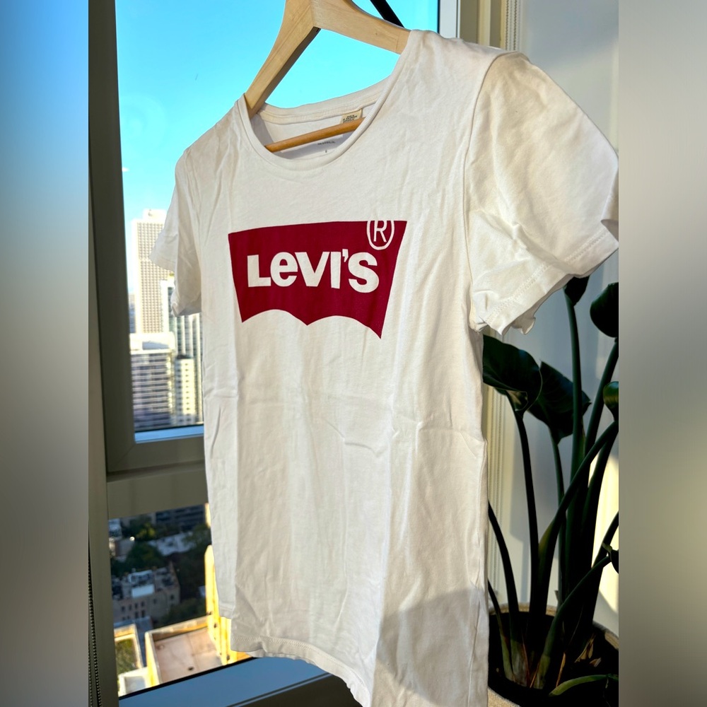Levi’s short sleeve T-shirt